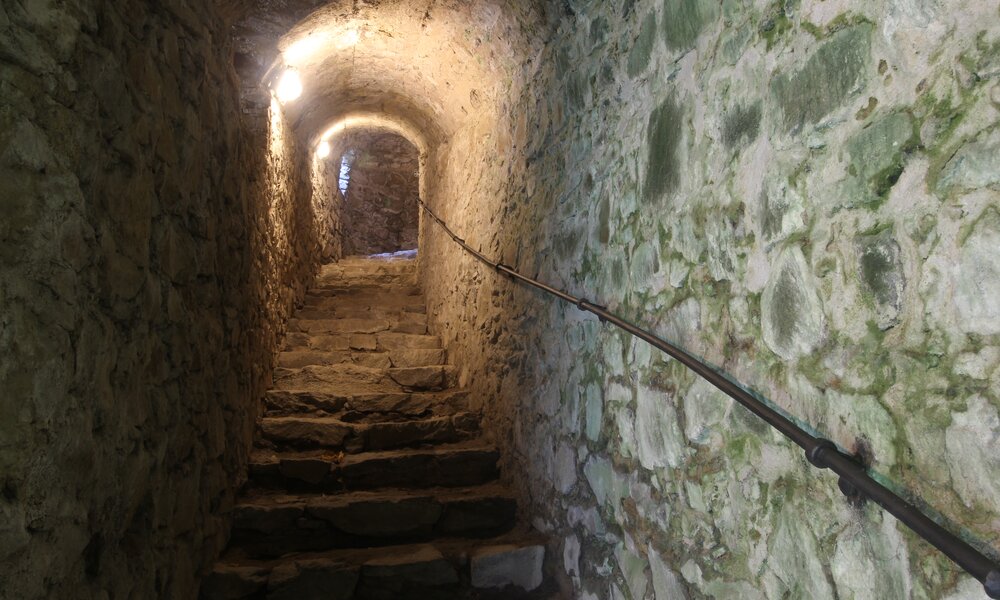 Kamenné schody do hradního příkopu, správa hradu Nové Hrady